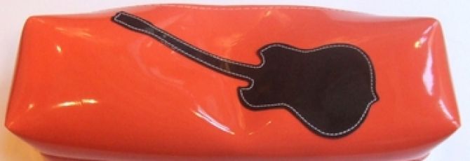 trousseorangeguitare.jpg